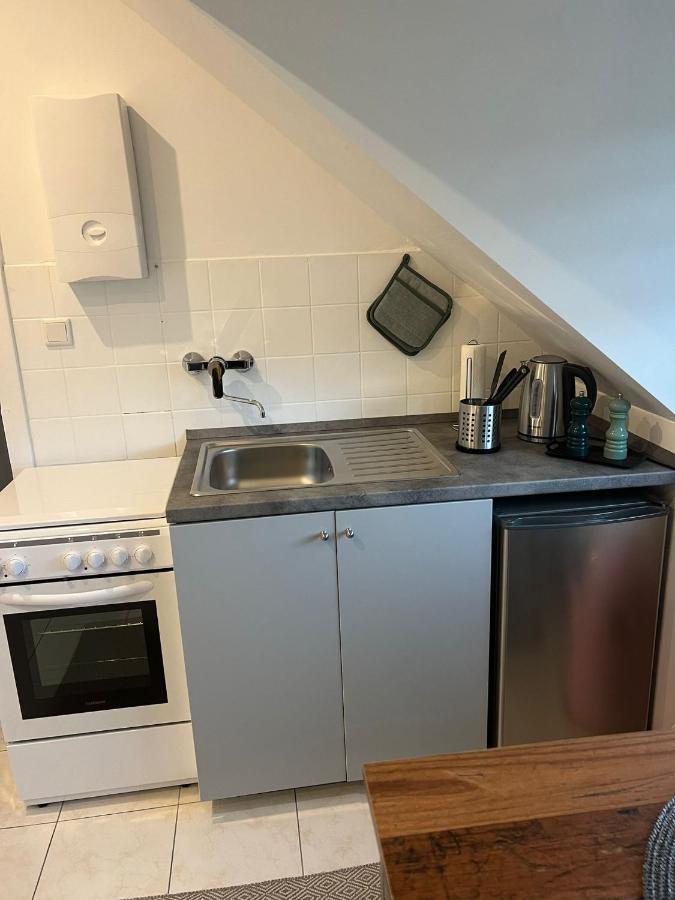 25 Qm Ferienwohnung Neuss Furth Esterno foto